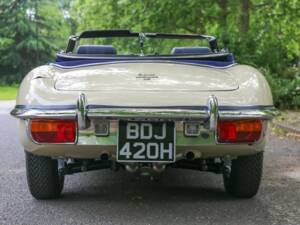 Image 10/50 de Jaguar E-Type (1969)