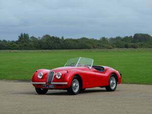 Image 9/37 of Jaguar XK 120 SE OTS (1954)