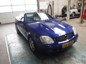 Image 13/40 de Mercedes-Benz SLK 230 Kompressor (1999)