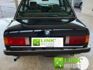 Image 9/10 of BMW 316 (1986)