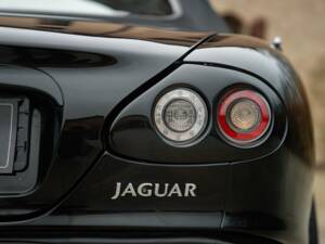 Image 14/50 of Jaguar XK8 4.0 (2006)