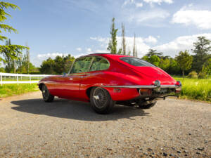 Image 2/20 of Jaguar E-Type (2+2) (1969)
