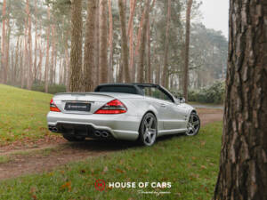 Image 8/43 de Mercedes-Benz SL 63 AMG (2008)