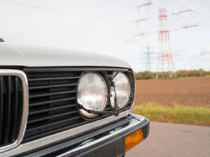 Image 21/80 de BMW 320i (1983)