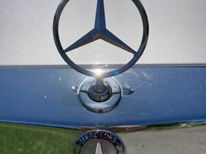 Immagine 7/29 di Mercedes-Benz 300 SE (1990)