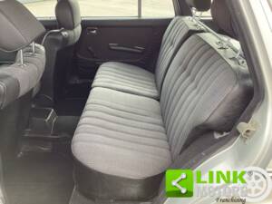 Bild 4/10 von Mercedes-Benz 200 T (1985)