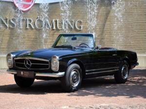 Immagine 2/26 di Mercedes-Benz 280 SL (1970)