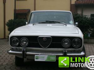 Image 3/10 of Alfa Romeo 2000 Berlina (1972)