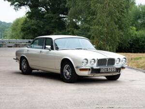 Immagine 6/50 di Daimler Sovereign 4.2 (1978)