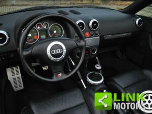 Image 8/10 of Audi TT 1.8 T (2000)