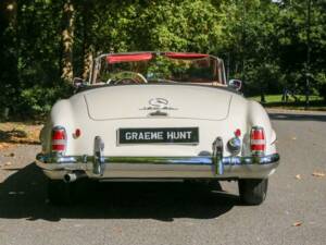 Image 21/50 of Mercedes-Benz 190 SL (1960)