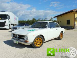 Bild 3/10 von Alfa Romeo Giulia GT 1300 Junior (1973)