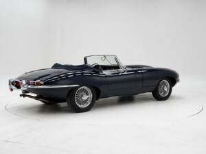 Image 2/15 de Jaguar Type E 4.2 (1966)