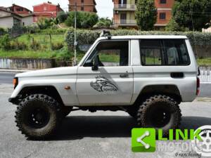 Imagen 5/10 de Toyota Land Cruiser Turbo LJ 70 (1987)