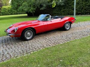 Image 6/39 of Jaguar E-Type V12 (1974)