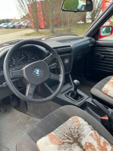 Image 5/6 of BMW 316i (1989)