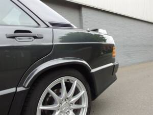 Immagine 28/98 di Mercedes-Benz 190 E 2.3-16 (1985)