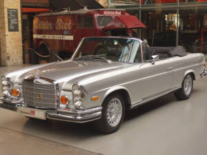 Imagen 3/27 de Mercedes-Benz 280 SE 3,5 (1970)