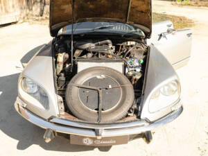 Image 51/53 of Citroën DS 23 Pallas (1972)