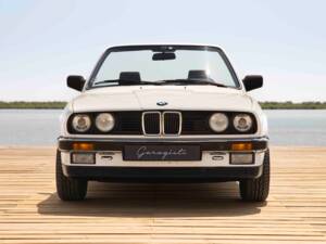 Image 13/70 of BMW 320i (1990)