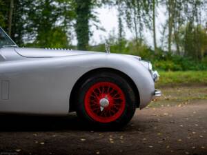 Immagine 7/21 di Jaguar XK 120 FHC (1952)