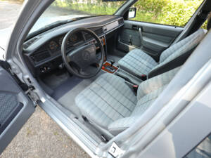 Immagine 11/100 di Mercedes-Benz 190 E 2.3 (1992)
