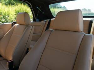 Image 36/50 of BMW 320i (1989)