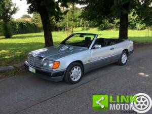 Imagen 9/10 de Mercedes-Benz 300 CE-24 (1993)