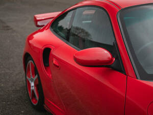 Image 19/39 of Porsche 911 Turbo S (2005)