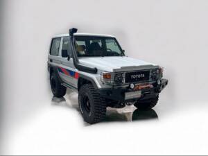 Image 5/14 of Toyota Land Cruiser BJ71 (1986)