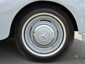 Image 41/50 of Mercedes-Benz 220 (1952)