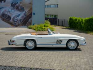 Immagine 8/38 di Mercedes-Benz 300 SL Roadster (1961)