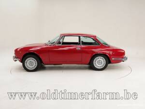 Image 8/15 de Alfa Romeo 2000 GT Veloce (1976)