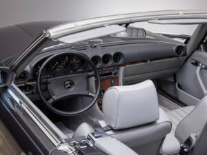 Image 17/30 of Mercedes-Benz 300 SL (1986)