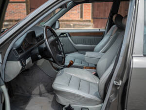 Image 21/66 of Mercedes-Benz 200 TE (1989)