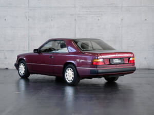 Bild 2/23 von Mercedes-Benz 300 CE (1991)