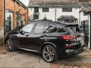 Image 5/23 of BMW X5 M50i xDrive (2022)