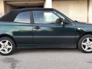 Immagine 9/21 di Volkswagen Golf III Cabrio 1,9 TDI (1995)