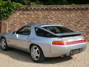 Immagine 2/50 di Porsche 928 GTS (1993)