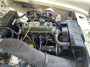 Image 11/12 of MG Midget (1967)