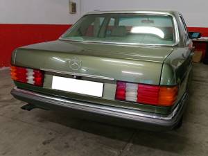 Image 2/5 of Mercedes-Benz 380 SE (1981)