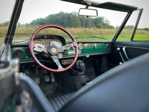 Image 29/60 of Alfa Romeo Spider 1300 (1976)