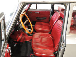 Image 15/34 of Alfa Romeo Giulia Nuova Super 1300 (1975)