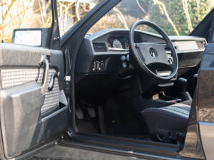 Bild 8/15 von Mercedes-Benz 190 E (1990)