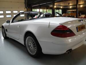 Image 46/50 of Mercedes-Benz SL 500 (2005)