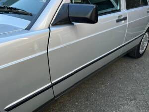 Image 41/89 de Mercedes-Benz 190 E 2.6 (1988)