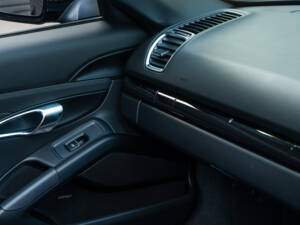 Image 34/47 of Porsche Boxster (2016)