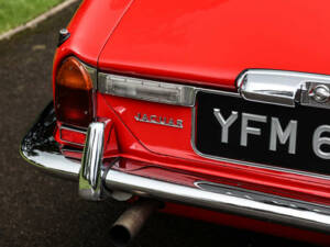 Image 31/40 of Jaguar XJ 6 C 4.2 (1977)