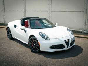 Image 1/32 of Alfa Romeo 4C Spider (2016)