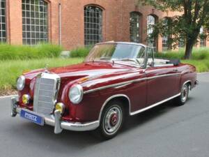 Image 2/14 of Mercedes-Benz 220 SE Cabriolet (1959)